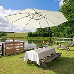 Prázdninový dům Atypique Au Bord De L'eau *