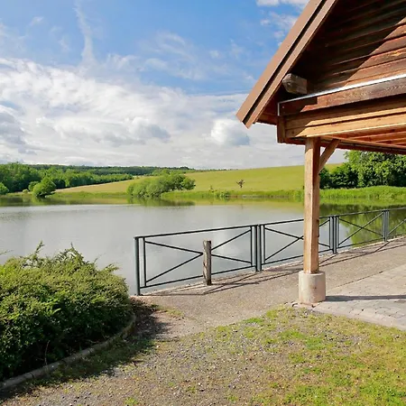 Atypique Au Bord De L'eau