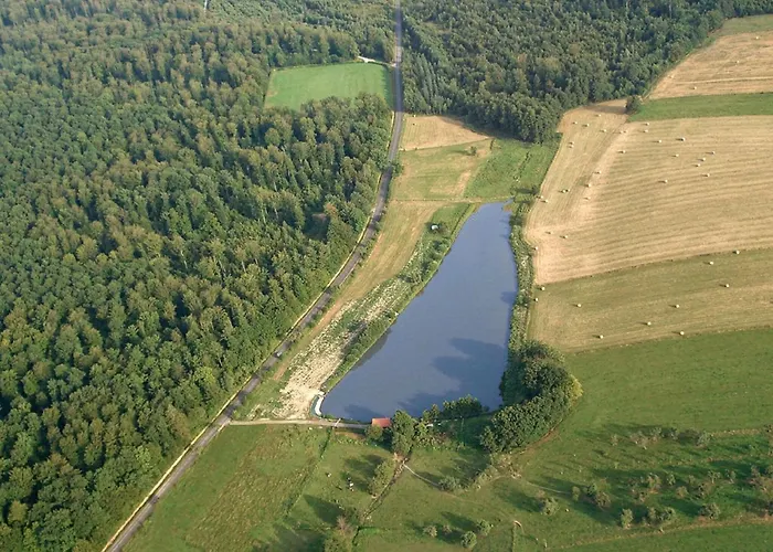 Atypique Au Bord De L'eau *