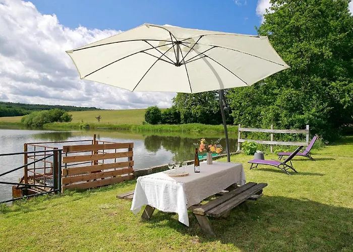 Ferienhaus Atypique Au Bord De L'eau *